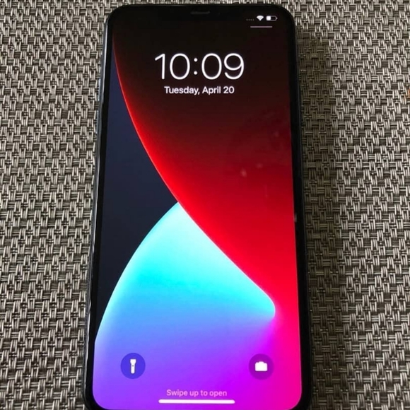 iPhone 11 pro max - Picture 1 of 4